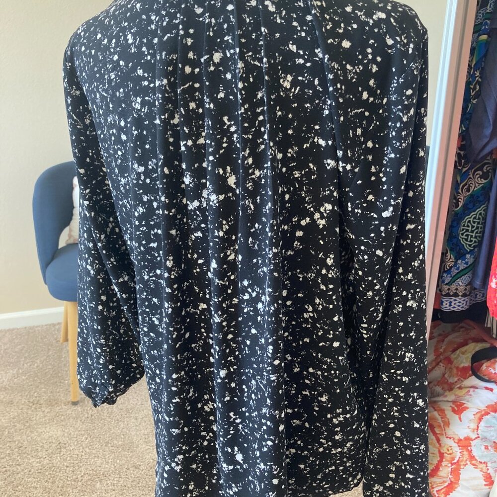 Perfect Blouse - Picture 2 of 2